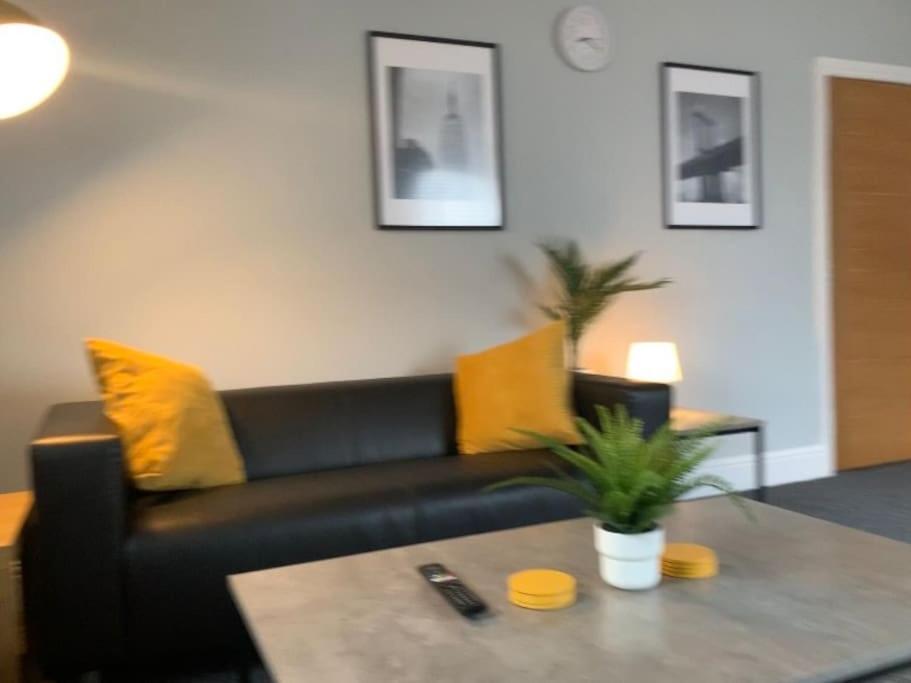 Fantastic Large 2 X Bedroom Flat, Free Parking Sale Exterior foto